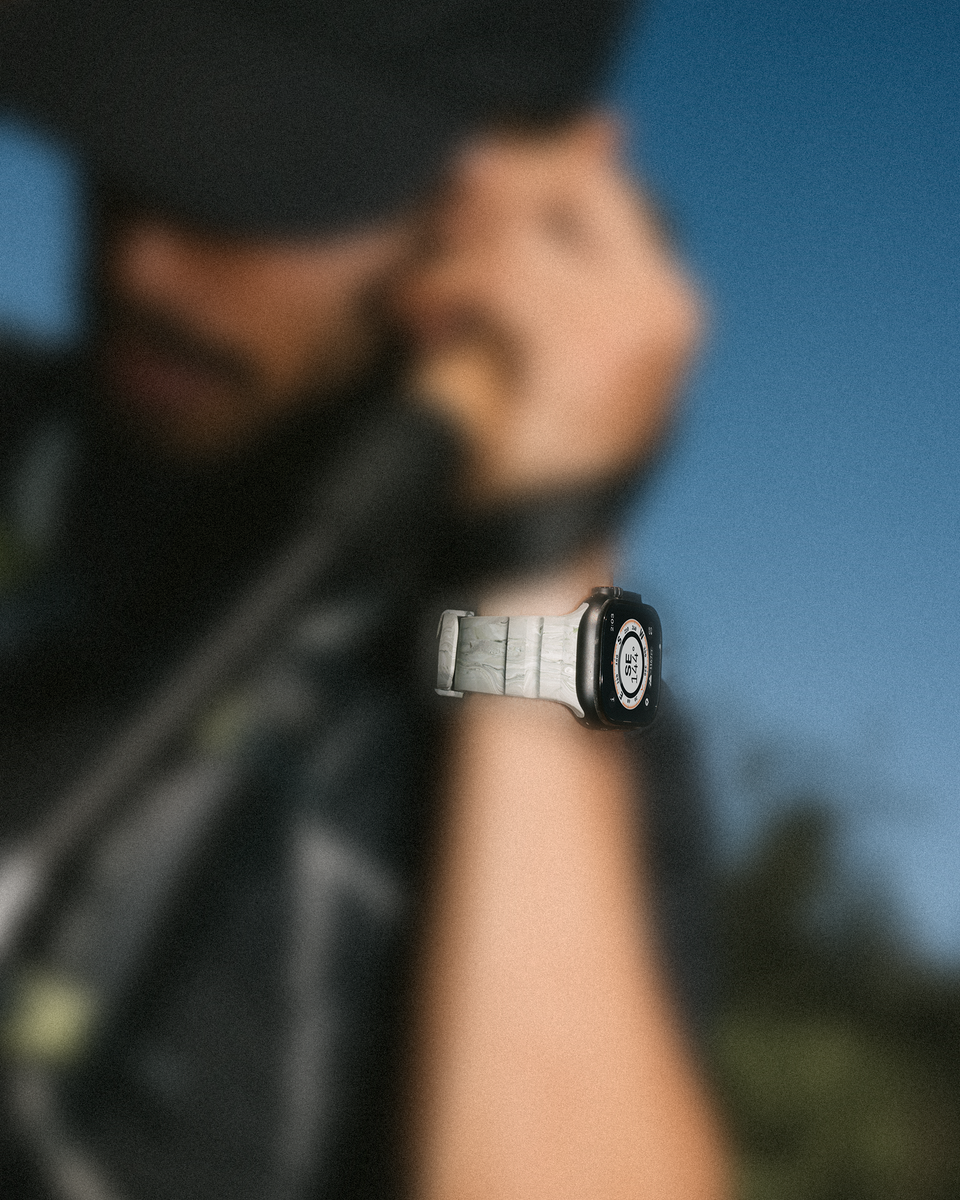 Ventilation channels and the flexible contours ensure your wrist stays cool and comfortable.
