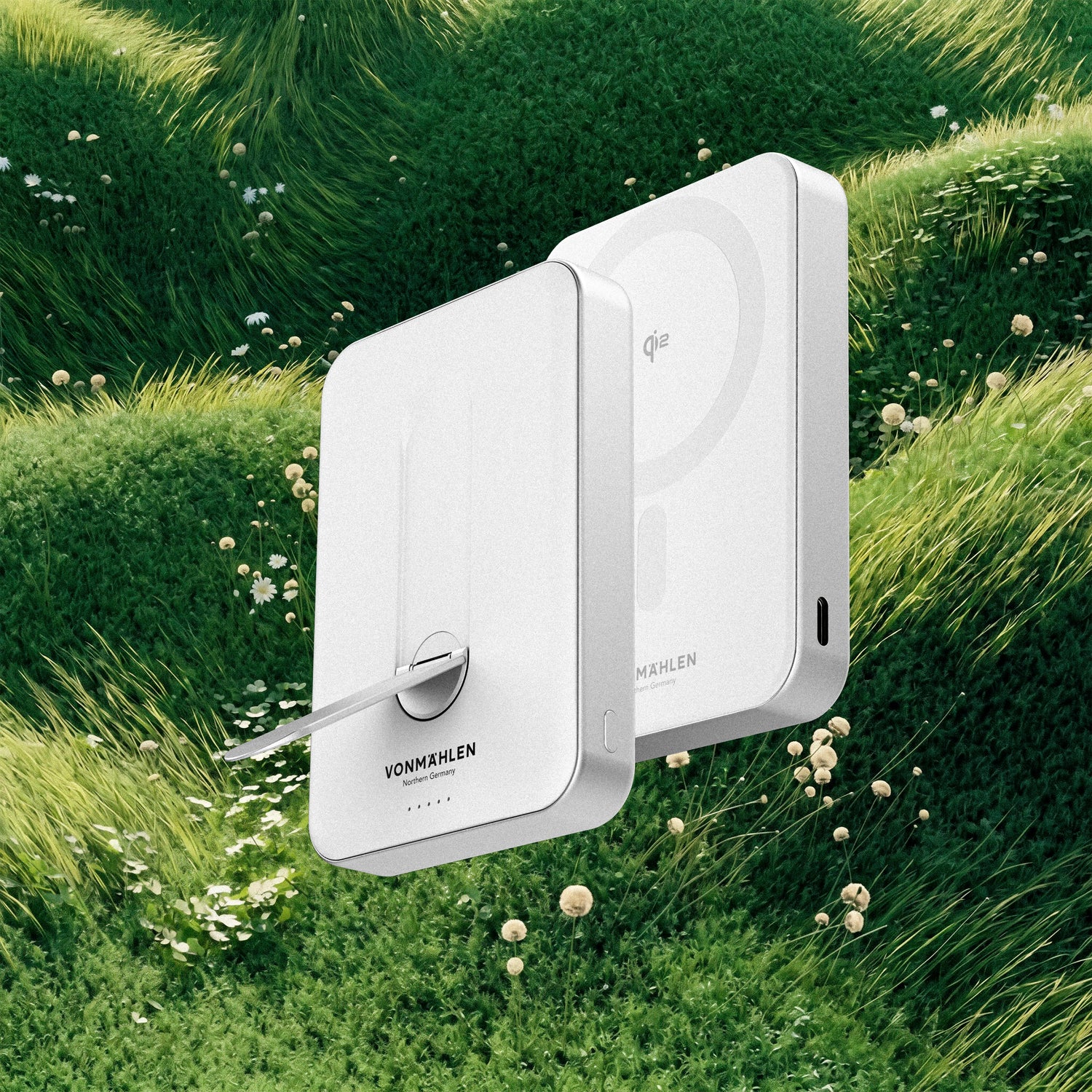 Evergreen Mag Pro 10,000 mAh Power Bank with Kickstand - White